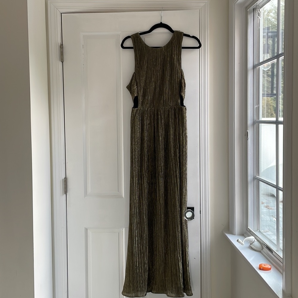 BCBG PLEATED METALLIC EVENING GOWN SIZE XS - Picture 6 of 8